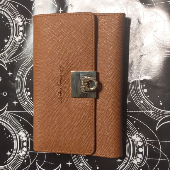 Vintage SALVATORE FERRAGAMO Tan Brown Genuine Leather Wallet w/ Gold Clasp - Picture 6 of 8